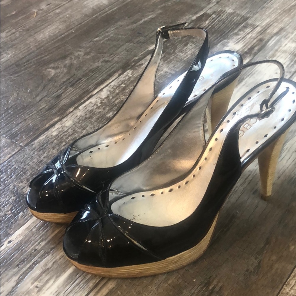 Patent black peep toe heels BCBG 7.5